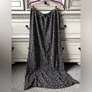 Garage Practical Magic 90’s Witchy Floral Black and White Women's Skirt (M)